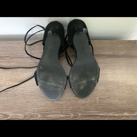 Strappy heels - Picture 2 of 4